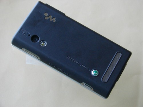 Sony Ericsson W705 - tył