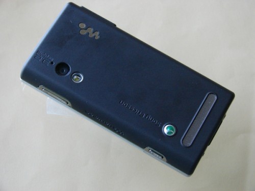 Sony Ericsson W705 - tył