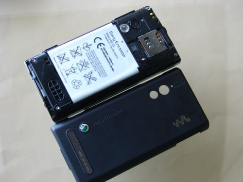 Sony Ericsson W705 - tył
