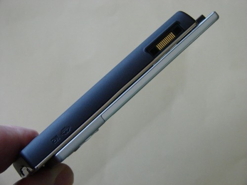 Sony Ericsson W705 - strona lewa