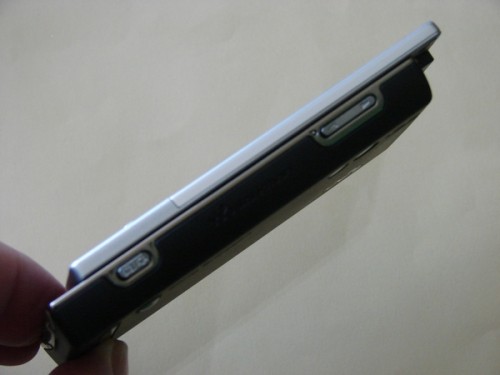 Sony Ericsson W705 - strona prawa