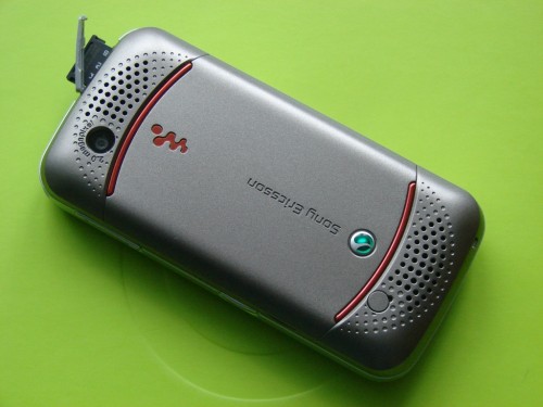 Sony Ericsson W395 Walkman oczko aparatu i dwa głośniki stereo