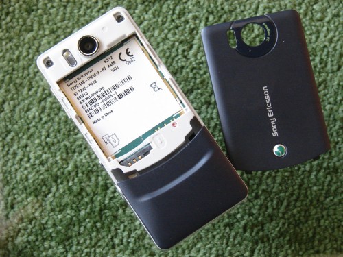 Sony Ericsson S312 - gniazda kart SIM i pamięci