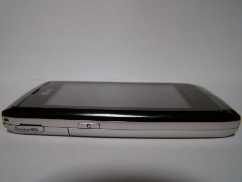 LG GC900 Viewty Smart - lewy bok, gniazdo microSD