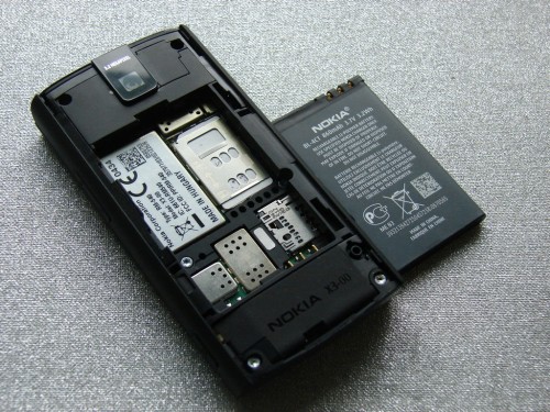 Test Nokia X3 - gniazdo kart SIM