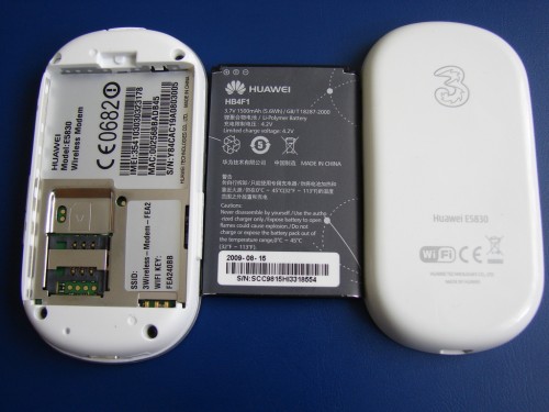 Huawei E5830 - bateria i gniazdo kart SIM