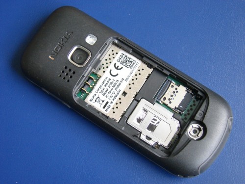 Test Nokia 3720 Classic - gniazdo karty SIM i microSD