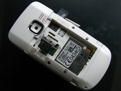 Nokia C3 test - gniazdo kart SIM