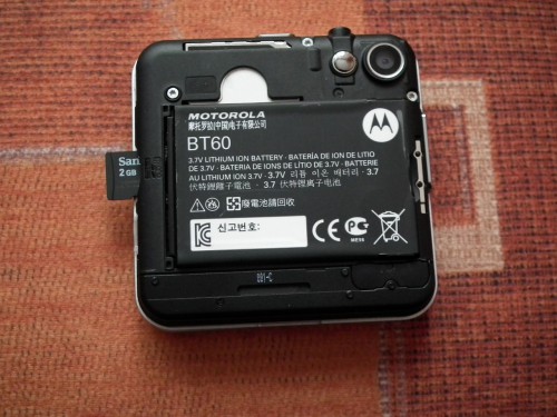 Test Motorola FLIPOUT - bateria i gniazdo karty microSD