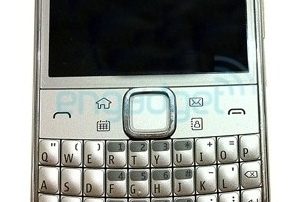 Nokia E6 złapana na zdjęciach