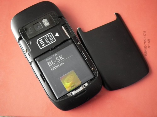 Test Nokia C7 - bateria, tylna pokrywa