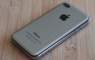 iPhone 5 z metalowym tylnym panelem, większym ekranem oraz obsługą NFC?