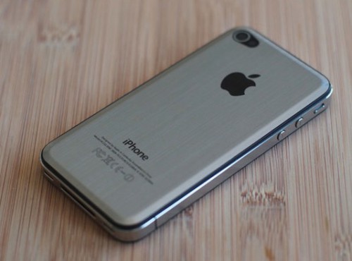 iPhone 5 z metalowym tylnym panelem, większym ekranem oraz obsługą NFC?