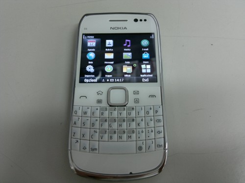 Nokia E6-00 z Symbian^3 złapana na wideo, zdjęciach