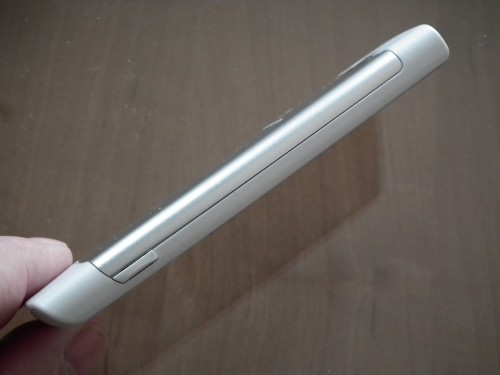 Nokia X3-02: lewy bok