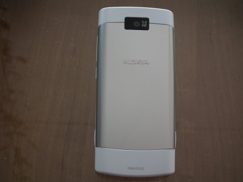 Nokia X3-02: tył