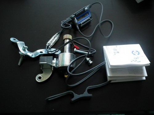 Nokia Bicycle Charger Kit: Zestaw składa się z trzech elementów: dynama, ładowarki i uchwytu na telefon