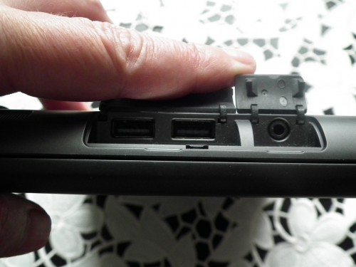 Dell Inspiron duo - gniazda USB i zasilania