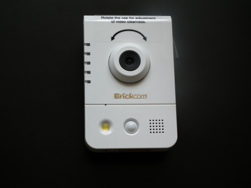 Kamera: regulator ostrości, mikrofon, czujka PIR, dioda LED, głośnik