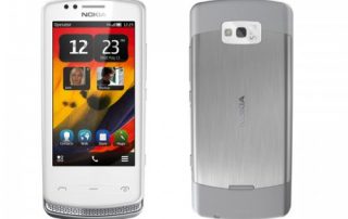 Nokia 700 (Zeta)- jeden z pierwszych telefonów z nowym Symbian oraz 1GHz procesorem, NFC