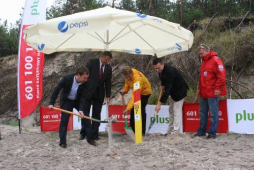 znakowanie zachodniopomorskiego wybrzeża: słupki bezpieczeństwa