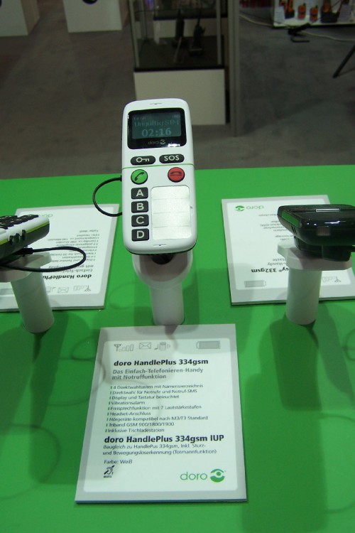 Telefon GSM przy maksymalnie prostym podejściu. Przyciski ograniczone do minimum