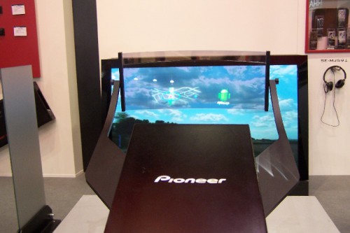 Head Up Display do nawigacji firmy Pionieer.