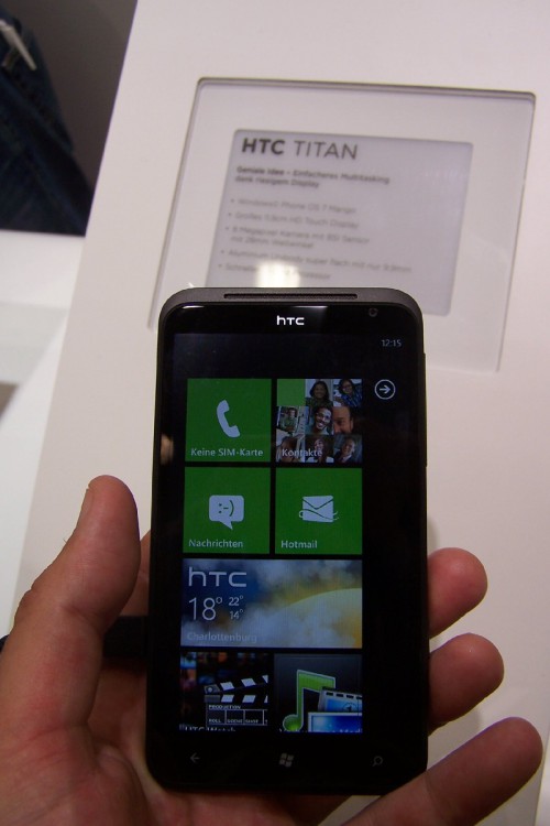 Jedną z nowości był HTC Titan z najnowszą wersją systemu operacyjnego Windows Phone 7 Mango.