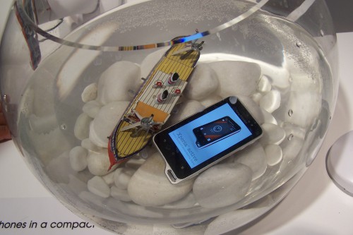 Nowy telefon Sonyericssona posiada wzmocnioną wodoszczelną obudowę oraz wytrzymałą powłokę na ekranie.