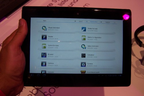 Tablet Sony S przeznaczony jest raczej do zastosowań domowych. Tablet ma ekran 1280x600, posiada procesor Tegra 1GHz oraz moduł WIFI i 3G