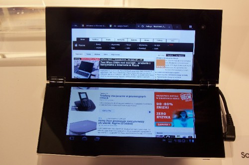 Tablet P to całkiem nowe podejście do konstrukcji tabletów. Podzielony jest na 2 ekrany 1024x480px. 