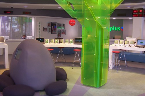 Wystawa prac konkursowych w salonie Plusa