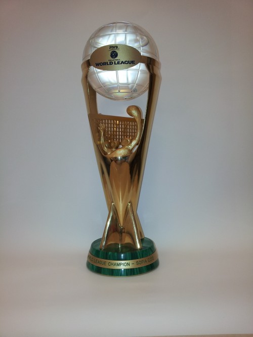 Puchar i z?oty medal tegorocznej Ligi ?wiatowej