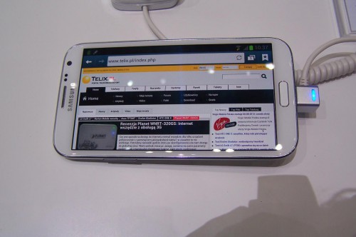 Samsung Galaxy Note II - hit na stoisku samsunga. Ten zaawansowany telefon wyposazono w 4-rdzeniowym procesor i ponad 5-calowy ekran o dużej rozdzielczości.
