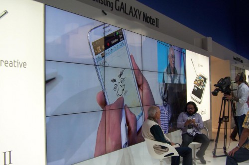 Samsung Galaxy Note II - na stoisku samsunga  rysownik przygotowywał portrety niektórym zwiedzającym.