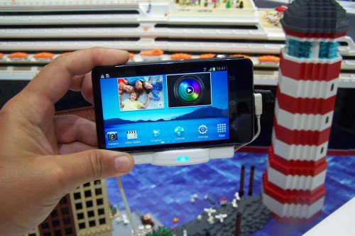 Samsung GALAXY Camera - Aparat opracowany z myślą o nowych sposobach komunikacji łączy zaawansowane funkcje fotograficzne z najnowszym systemem operacyjnym Android 4.1 (Jelly Bean) oraz łącznością 3G, 4G lub WiFi.