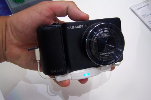 Samsung GALAXY Camera - obiektyw ma 21-krotny zoom