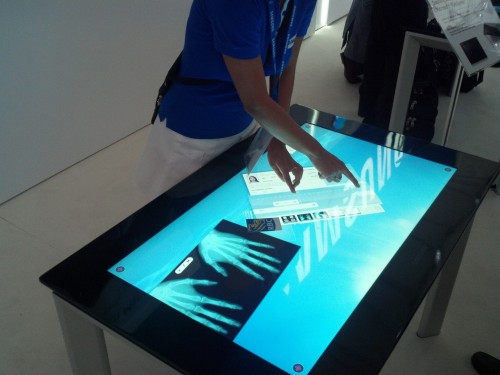 Samsung prezentuje urządzenia wyposażone w system Microsoft Surface. Na zdjęciu aplikacja dla lekarzy.