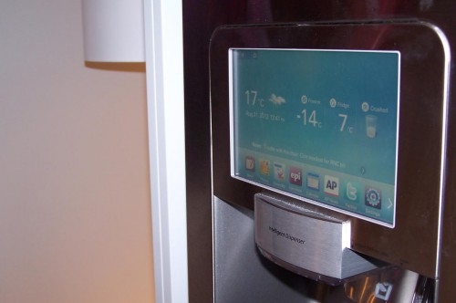 Samsung - system Android trafił nawet do lodówek. Oprócz wyświetlania zawartości lodówka wyświetla także przepisy kulinarne.