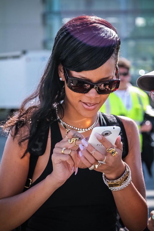 HTC - Rihanna - 777 Tour