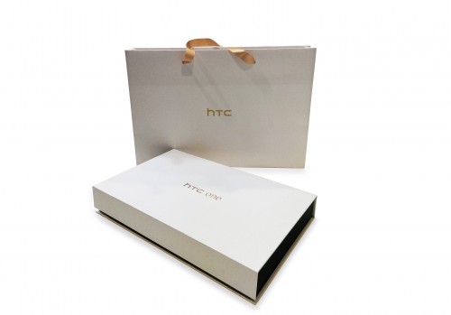 HTC One z 24 karatowego złota - opakowanie