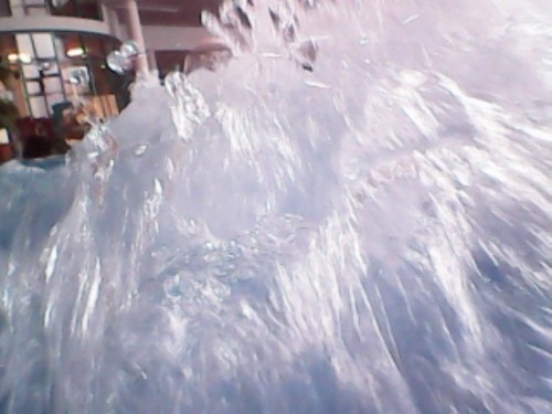 Zdjęcie zrobione w basenie podczas testu wodnego
