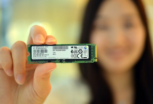 SSD (Solid-State Drive)