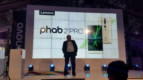 możliwości Lenovo Phab2 Pro prezentował Jonathan Paul Calkins, Head of EMEA Telco Business Development Lenovo