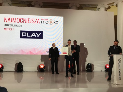 Play cenniejszą marką od Plusa