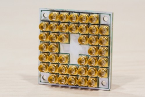 17-kubitowy nadprzewodnikowy układ testowy