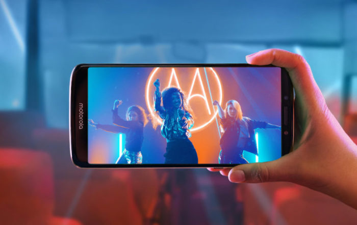 moto e5 pdp fullbleedhalf screen d