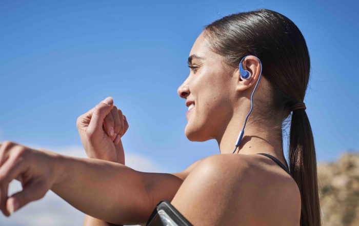 JBL Endurance Blue RUN Lifestyle Image Woman