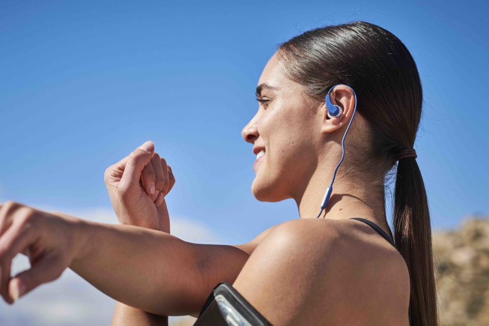 JBL Endurance Blue RUN Lifestyle Image Woman
