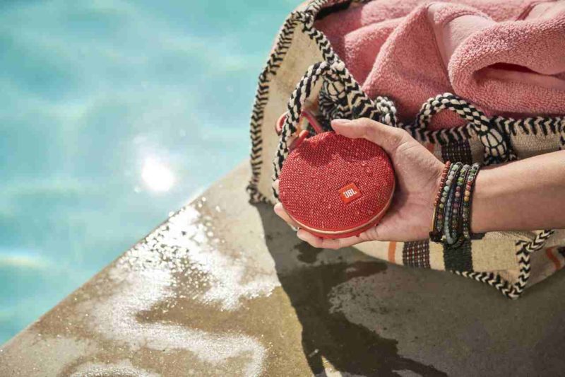 D3 POOL PARTY STILLS 263 x1